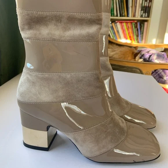 Roger Vivier beige suede/patent leather booties - Picture 1 of 8
